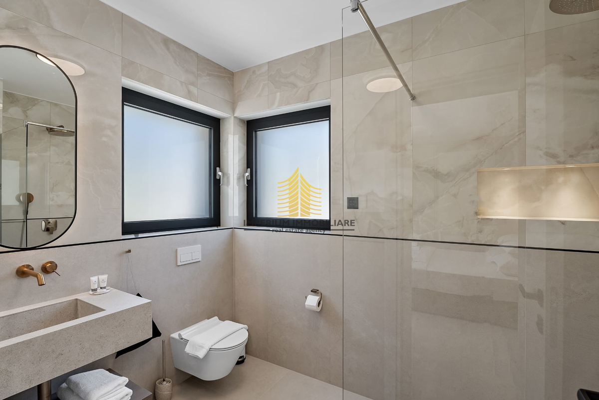 Casa, Vendita, Podstrana, 300m2, Villa