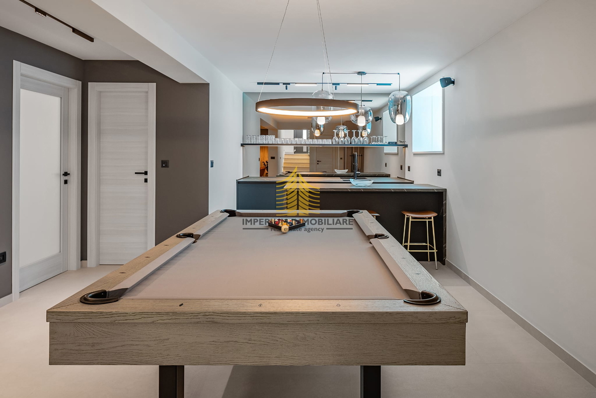 Casa, Vendita, Podstrana, 300m2, Villa