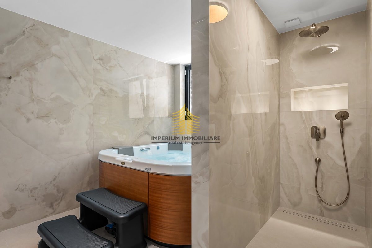 Casa, Vendita, Podstrana, 300m2, Villa