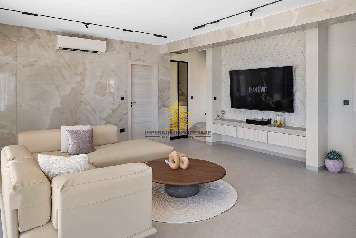 Casa, Vendita, Podstrana, 300m2, Villa