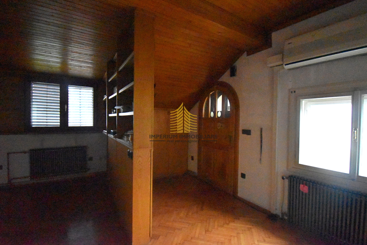 Casa, Vendita, Gornji Grad - Medveščak, Gornji grad, 300m2, Indipendente