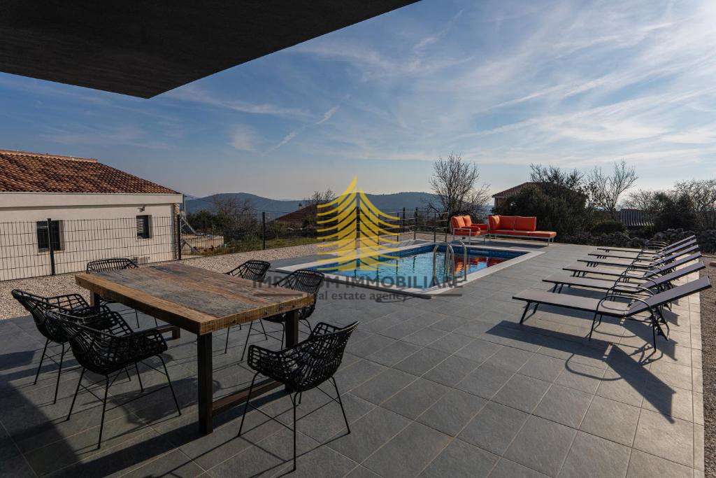 Casa, Vendita, Marina, Vinišće, 180m2, Indipendente