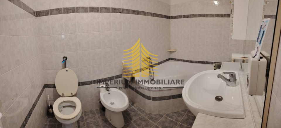 Appartamento, Vendita, Pola, 96m2, 3,5 vani (3 camere + soggiorno doppio)