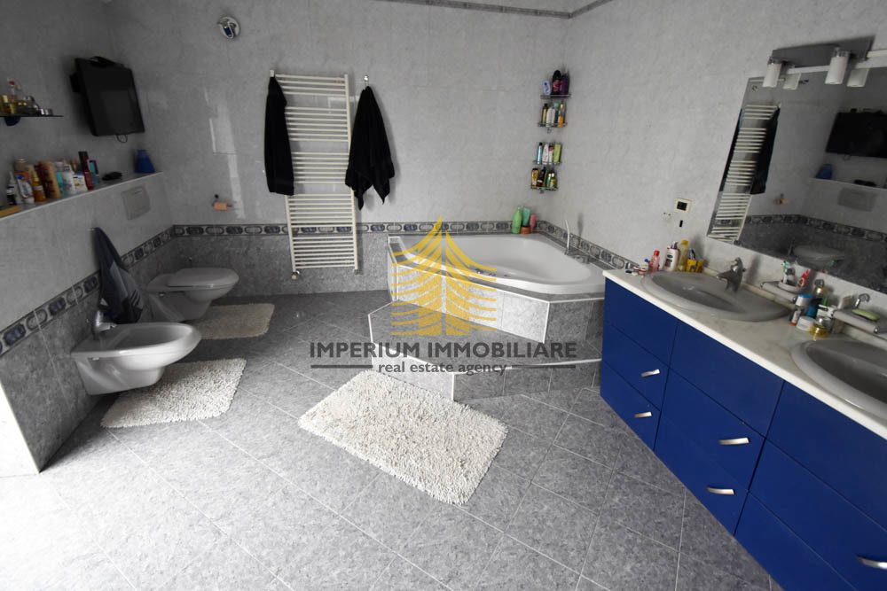 Casa, Vendita, Zagabria, Gajnice, 300m2, Indipendente