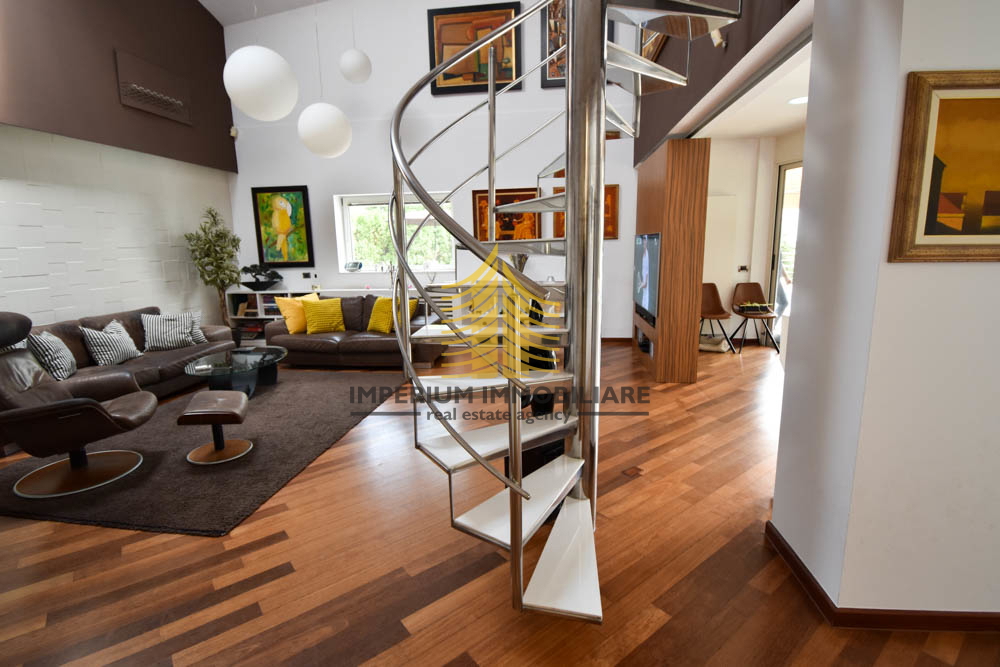 Casa, Vendita, Zagabria, Gajnice, 300m2, Indipendente