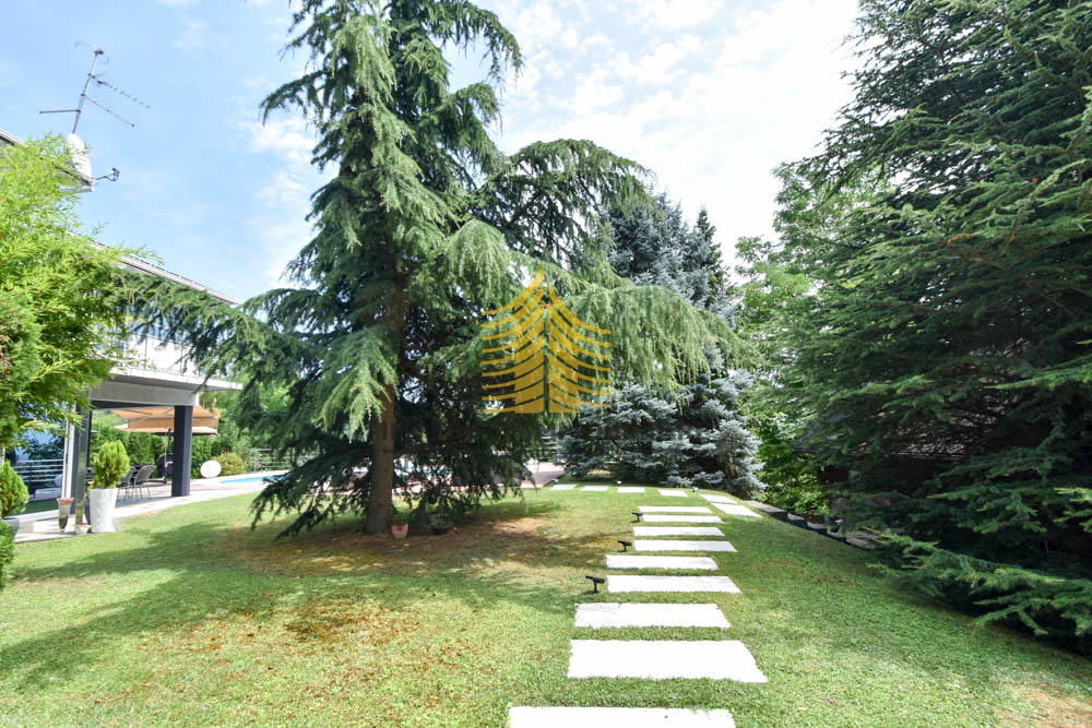 Casa, Vendita, Zagabria, Gajnice, 300m2, Indipendente