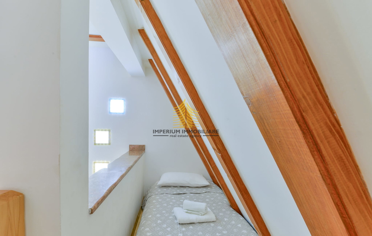 Casa, Vendita, Gračac, 210m2, Indipendente