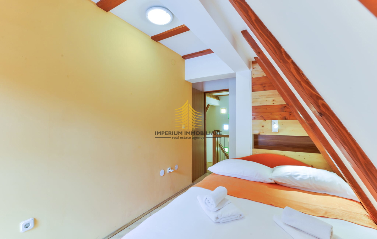 Casa, Vendita, Gračac, 210m2, Indipendente