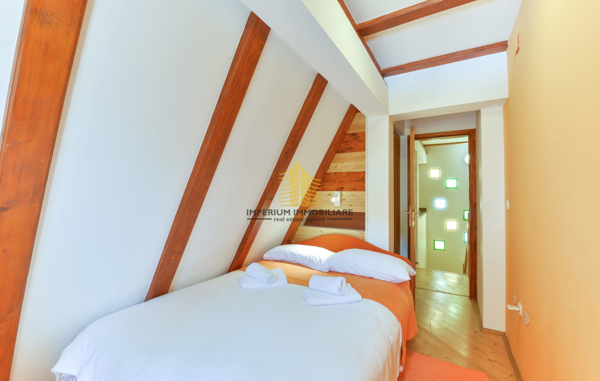 Casa, Vendita, Gračac, 210m2, Indipendente