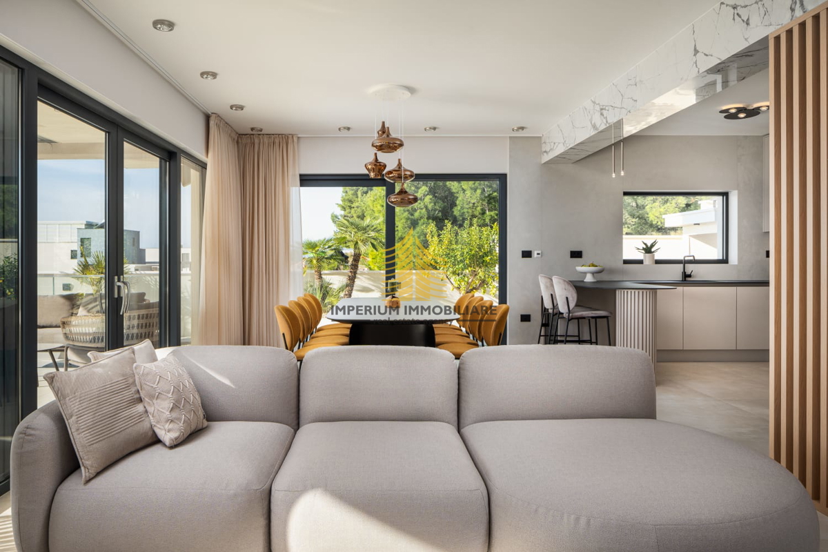 Casa, Vendita, Podstrana, 300m2, Villa