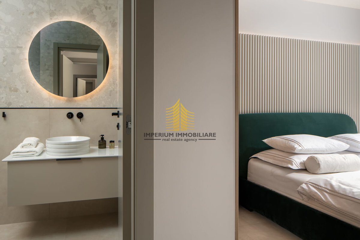 Casa, Vendita, Podstrana, 300m2, Villa