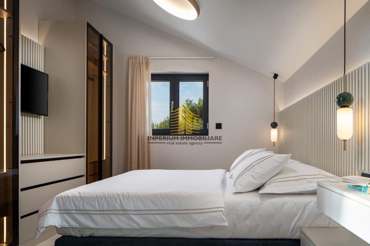 Casa, Vendita, Podstrana, 300m2, Villa