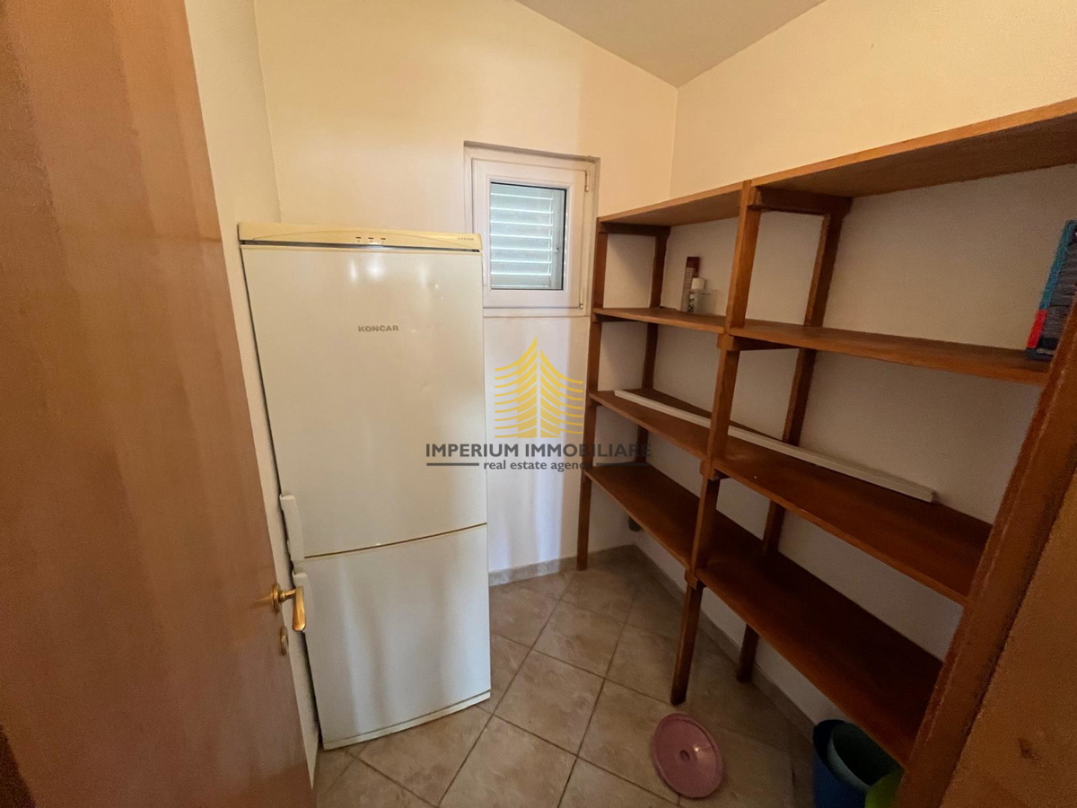 Casa, Vendita, Kaštel Sućurac, 310m2, Indipendente