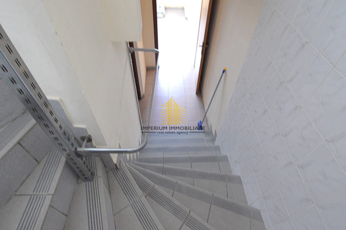 Locale commerciale, Vendita, Zaprešić, Centro, 72m2, Locale su strada