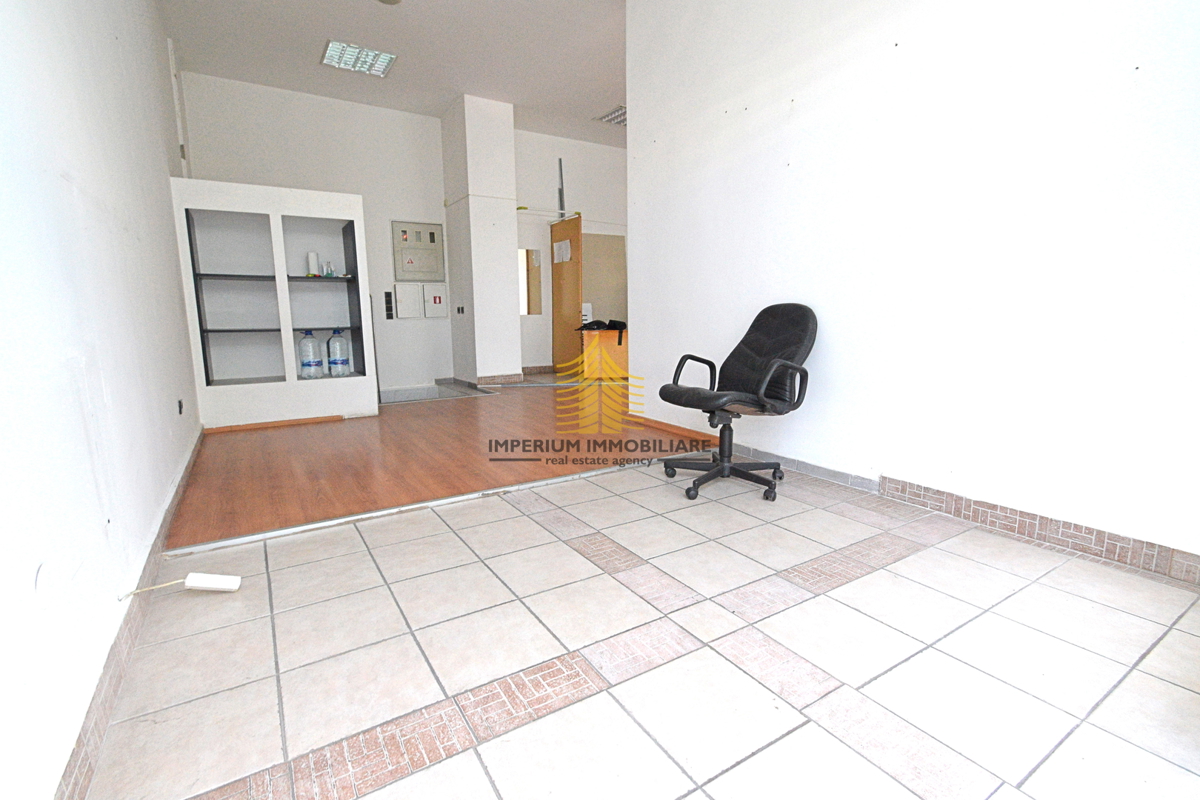Locale commerciale, Vendita, Zaprešić, Centro, 72m2, Locale su strada