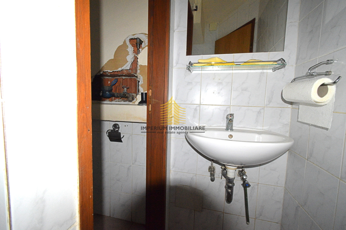 Locale commerciale, Vendita, Zaprešić, Centro, 72m2, Locale su strada