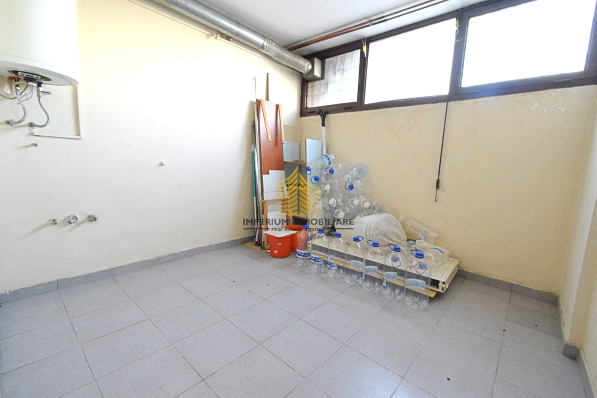 Locale commerciale, Vendita, Zaprešić, Centro, 72m2, Locale su strada