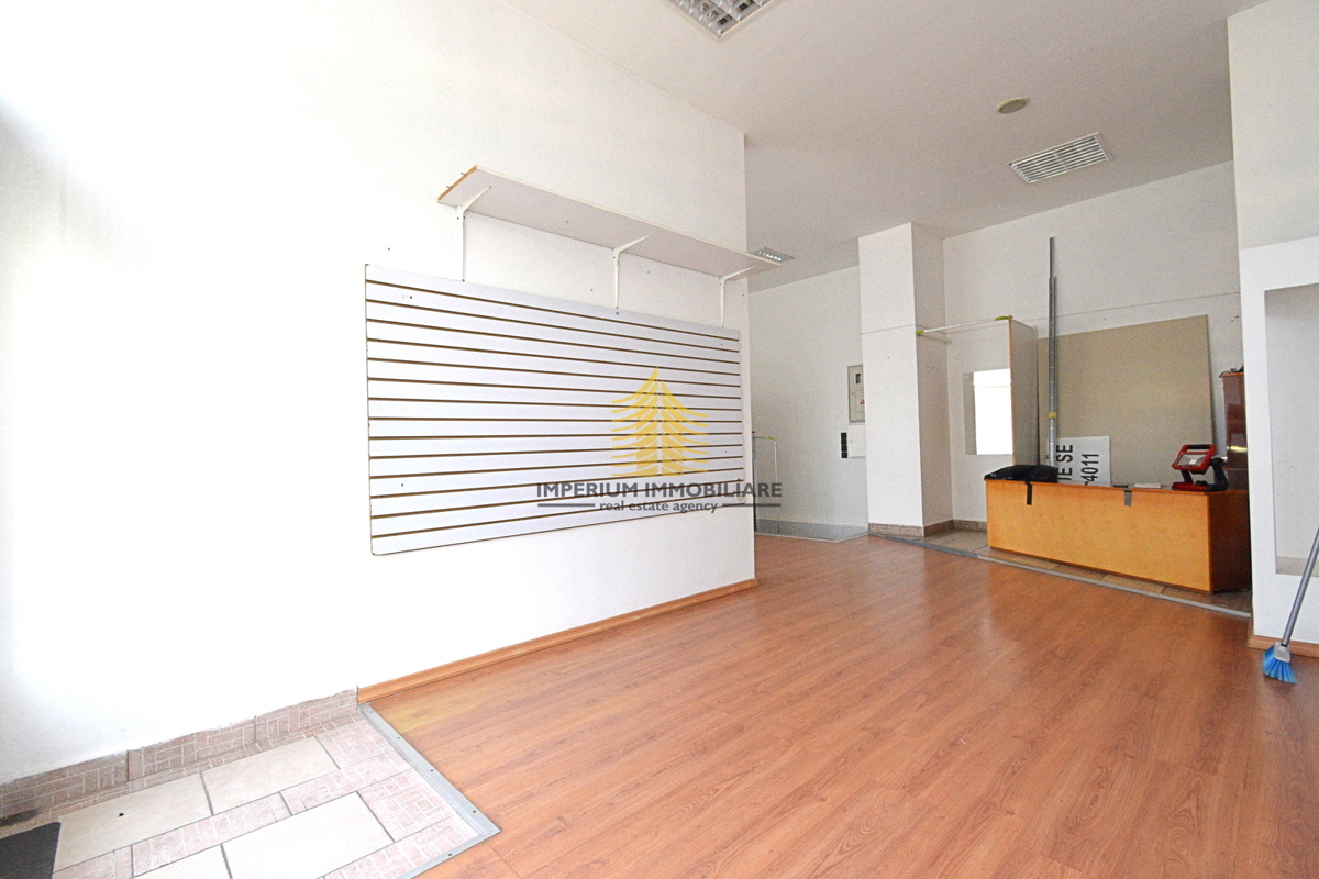 Locale commerciale, Vendita, Zaprešić, Centro, 72m2, Locale su strada