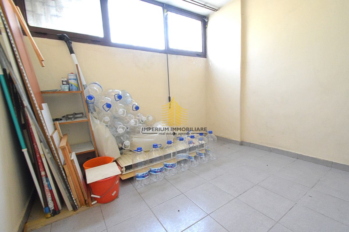 Locale commerciale, Vendita, Zaprešić, Centro, 72m2, Locale su strada