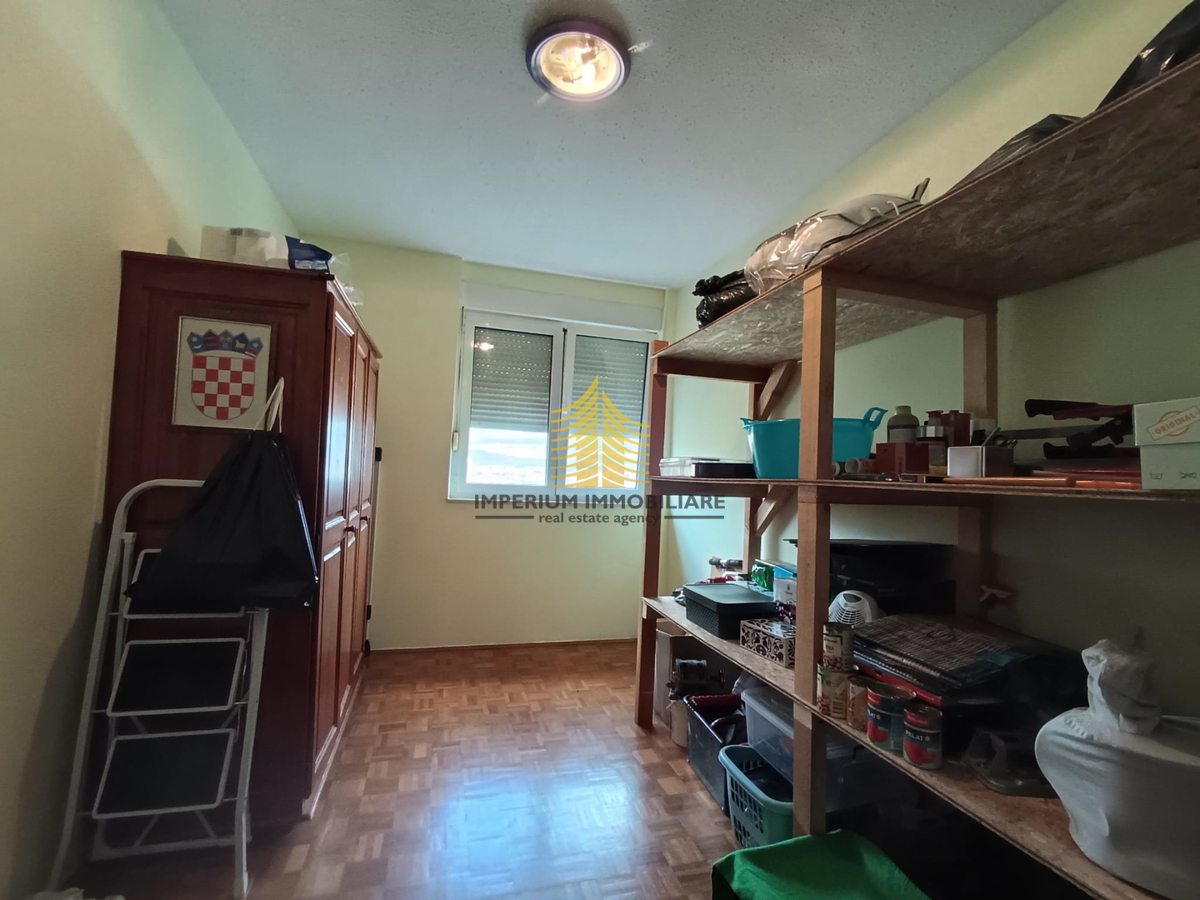 Appartamento, Vendita, Spalato, Collina, 70m2, 3,5 località (3 camere + soggiorno doppio)