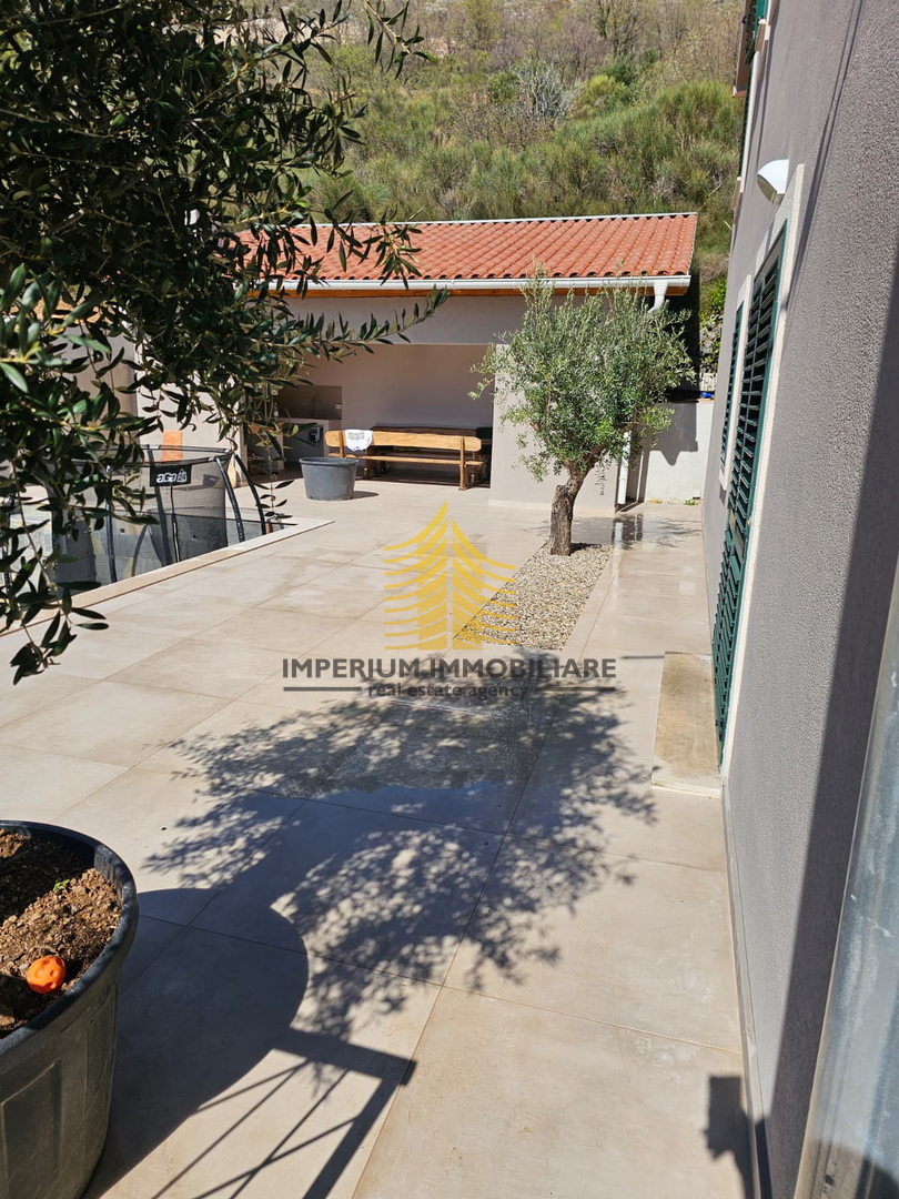 Casa, Vendita, Podstrana, 200m2, Indipendente