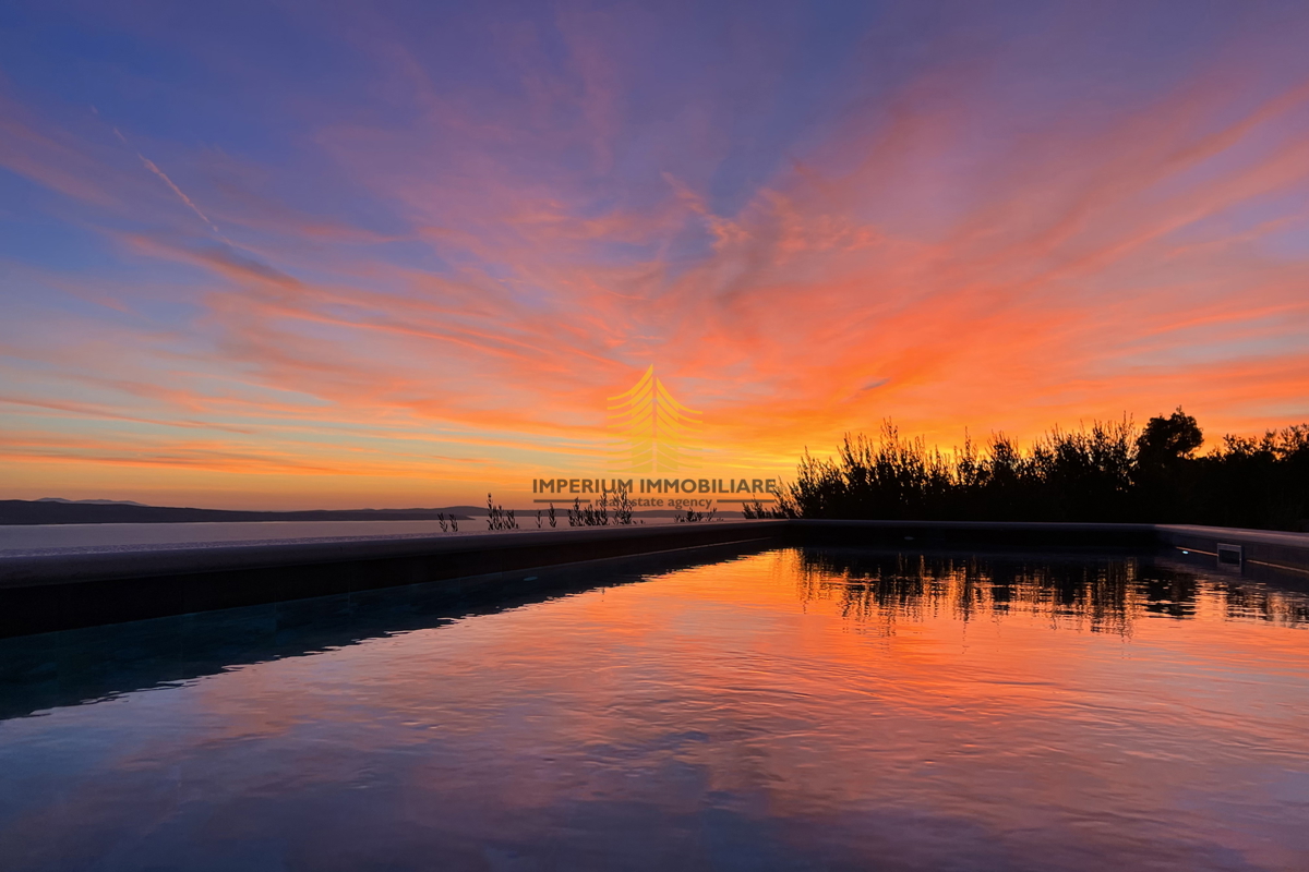 Casa, Vendita, Dugi Rat, Jesenice, 213m2, Indipendente