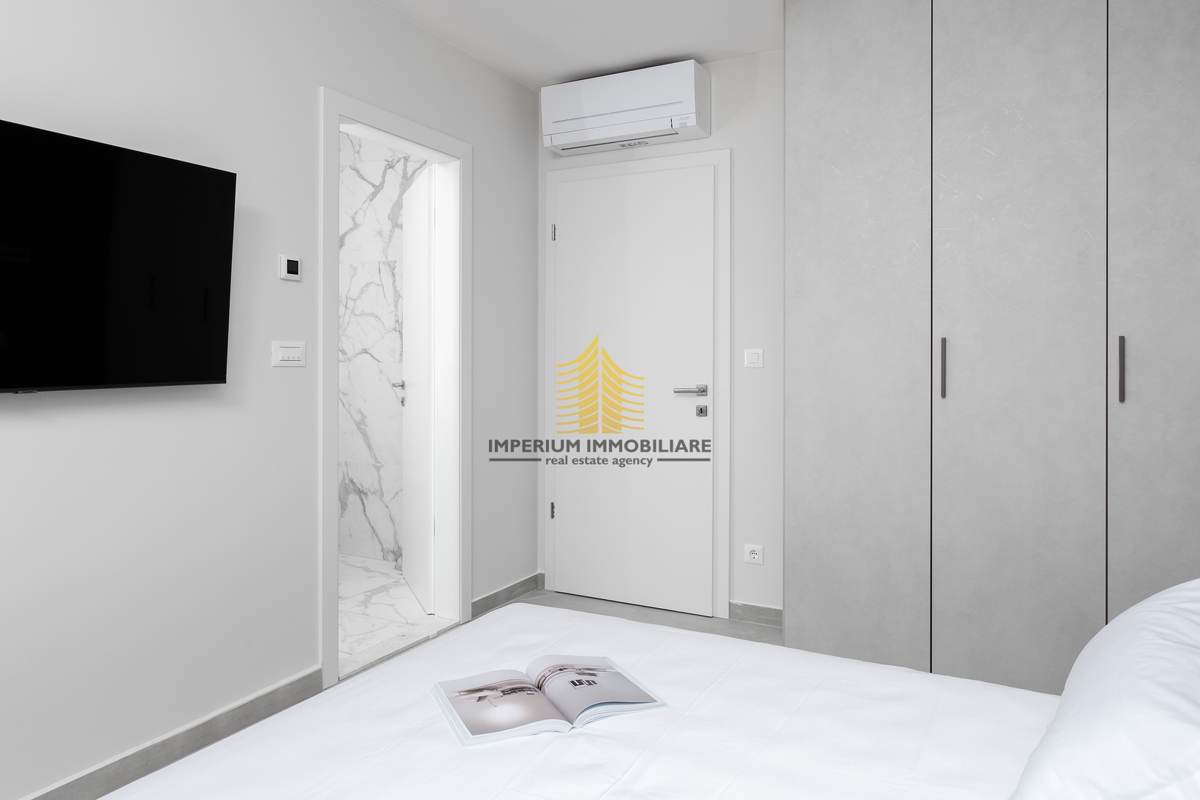 Casa, Vendita, Dugi Rat, Jesenice, 213m2, Indipendente