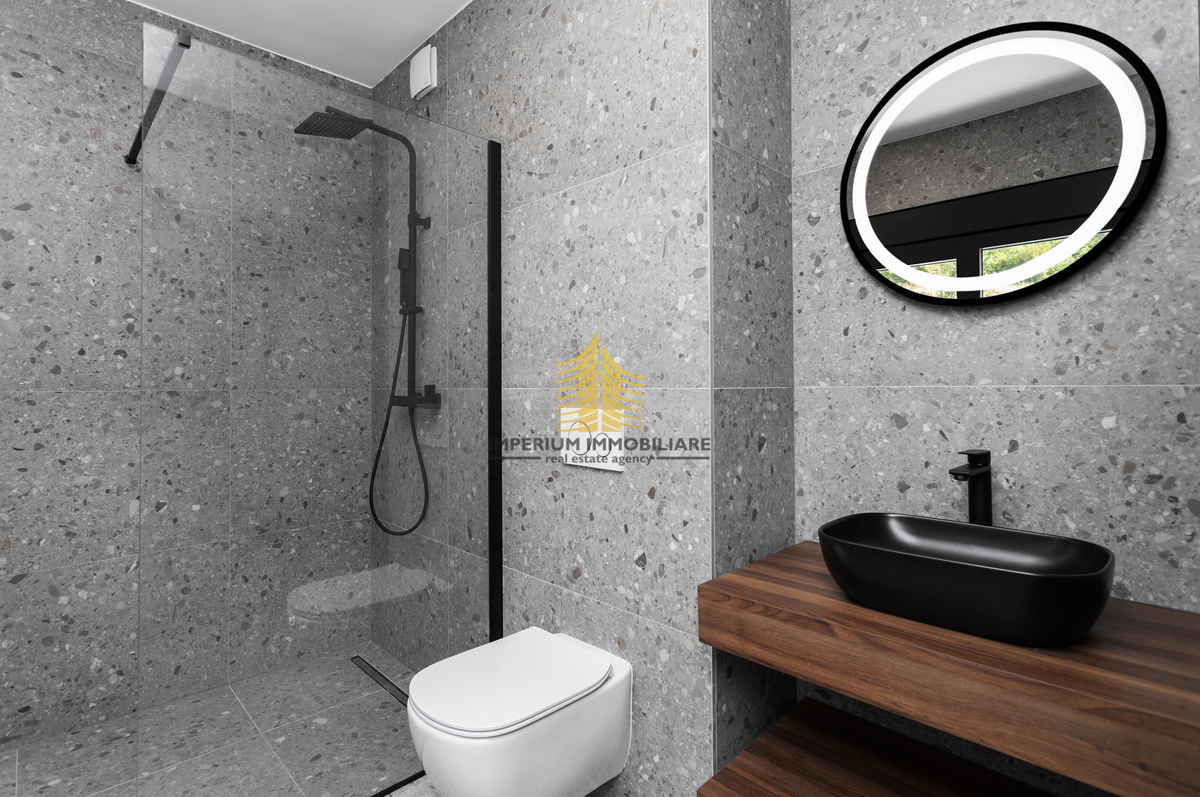 Casa, Vendita, Dugi Rat, Jesenice, 213m2, Indipendente