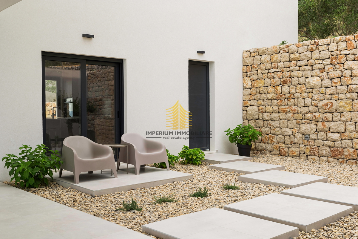 Casa, Vendita, Dugi Rat, Jesenice, 213m2, Indipendente