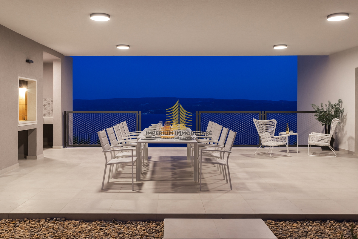 Casa, Vendita, Dugi Rat, Jesenice, 213m2, Indipendente