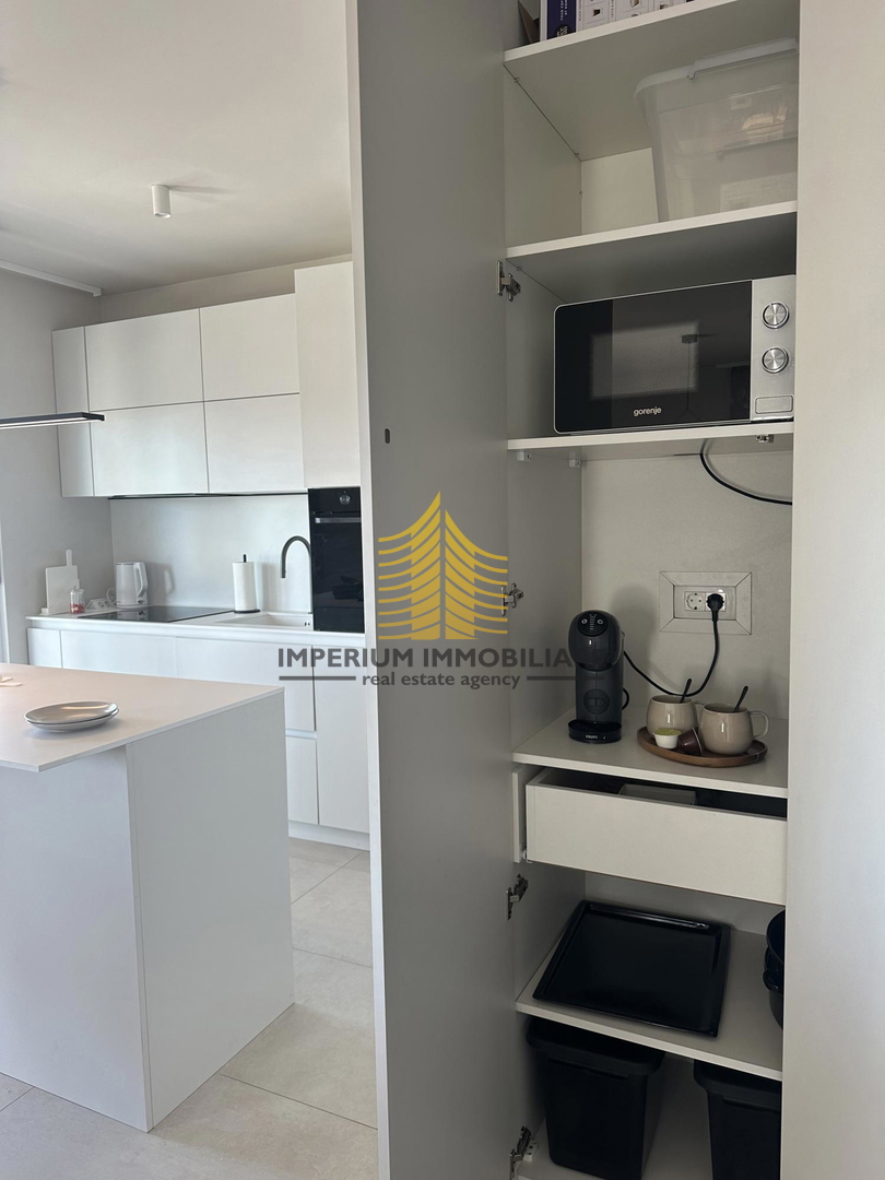 Appartamento, Vendita, Kaštel Stari, 76,74 m², 3,5 locali (3S+DB)