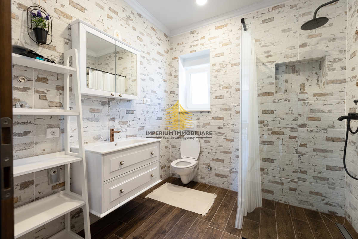 Casa, Vendita, Kaštel Lukšić, 113m2, Indipendente