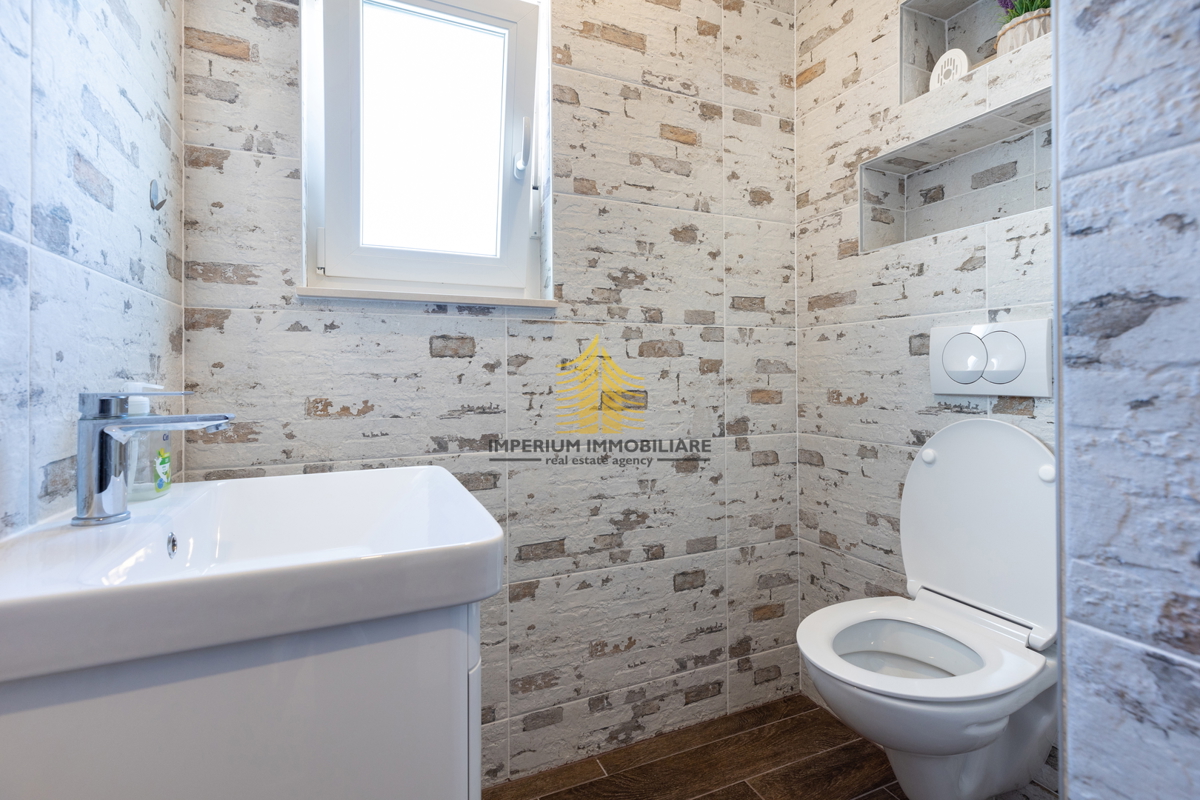 Casa, Vendita, Kaštel Lukšić, 113m2, Indipendente