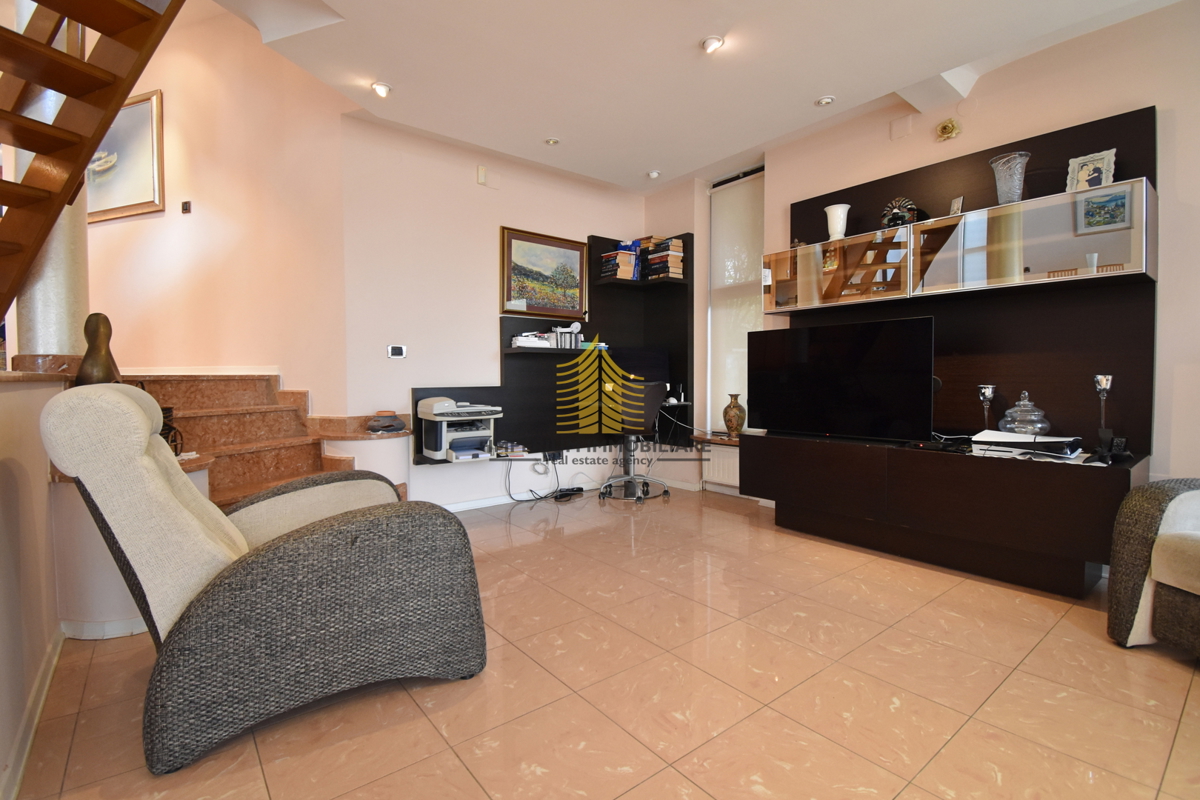 Casa, Vendita, Podsljeme, Gračani, 335m2, Indipendente