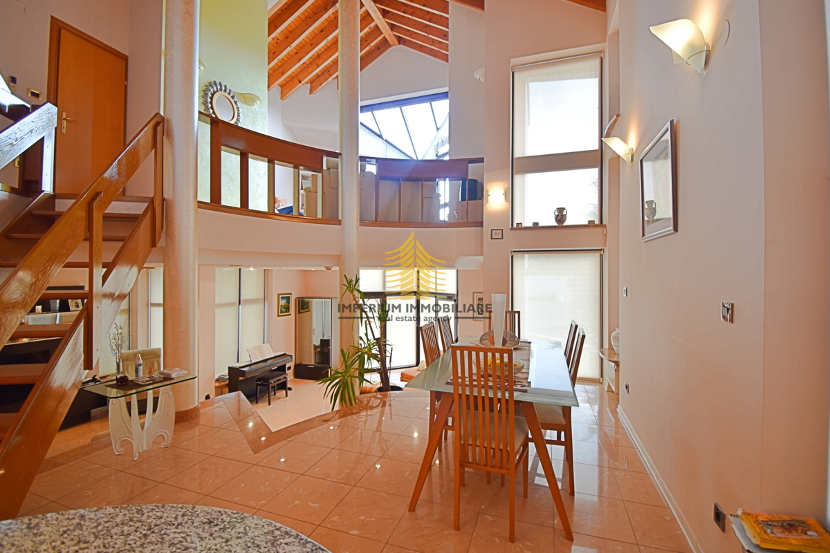 Casa, Vendita, Podsljeme, Gračani, 335m2, Indipendente