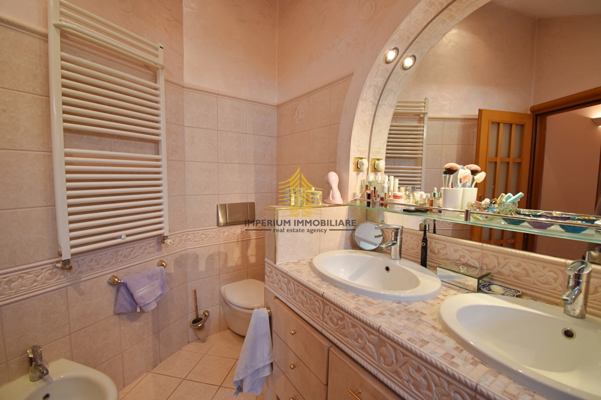 Casa, Vendita, Podsljeme, Gračani, 335m2, Indipendente