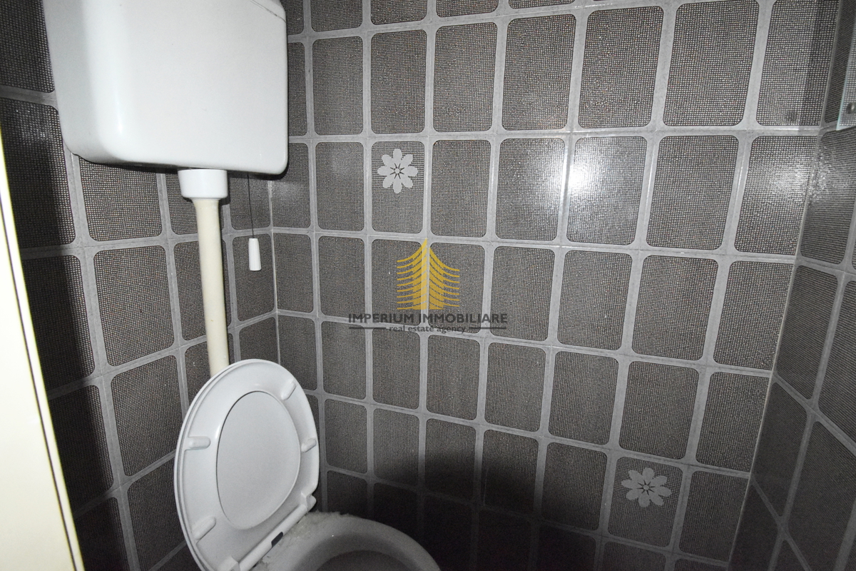 Locale commerciale, Vendita, Donji Grad, Donji grad, 60m2, Locale su strada