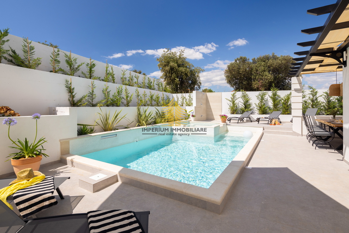 Casa, Vendita, Rogoznica, Ražanj, 407,32 m², Villa