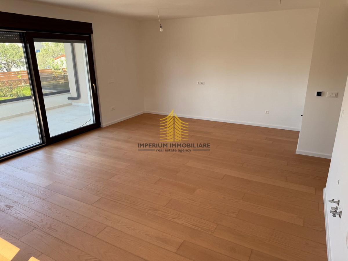 Appartamento, Vendita, Sveti Filip e Giacomo, Turanj, 100m2, 2,5 locali (2 camere + soggiorno)
