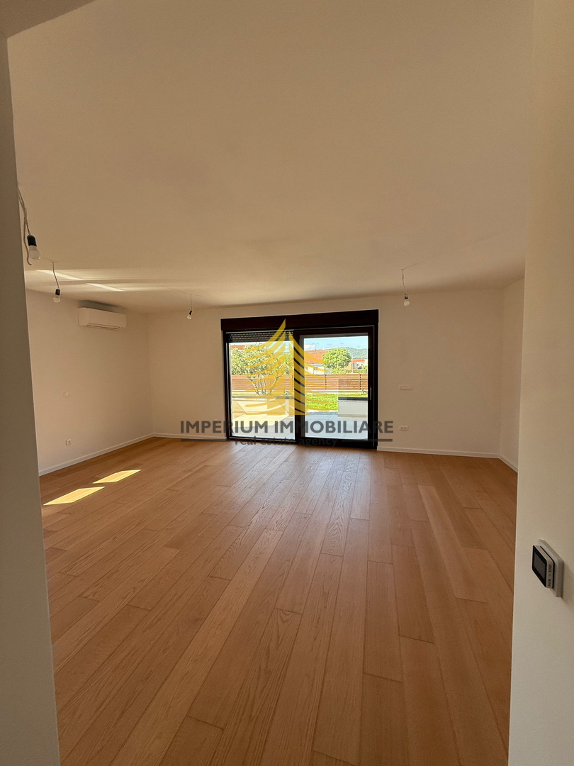 Appartamento, Vendita, Sveti Filip e Giacomo, Turanj, 100m2, 2,5 locali (2 camere + soggiorno)