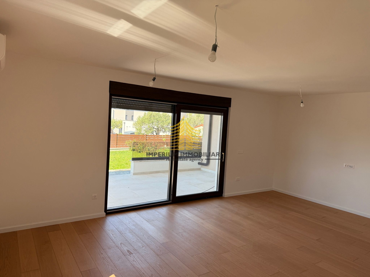 Appartamento, Vendita, Sveti Filip e Giacomo, Turanj, 100m2, 2,5 locali (2 camere + soggiorno)