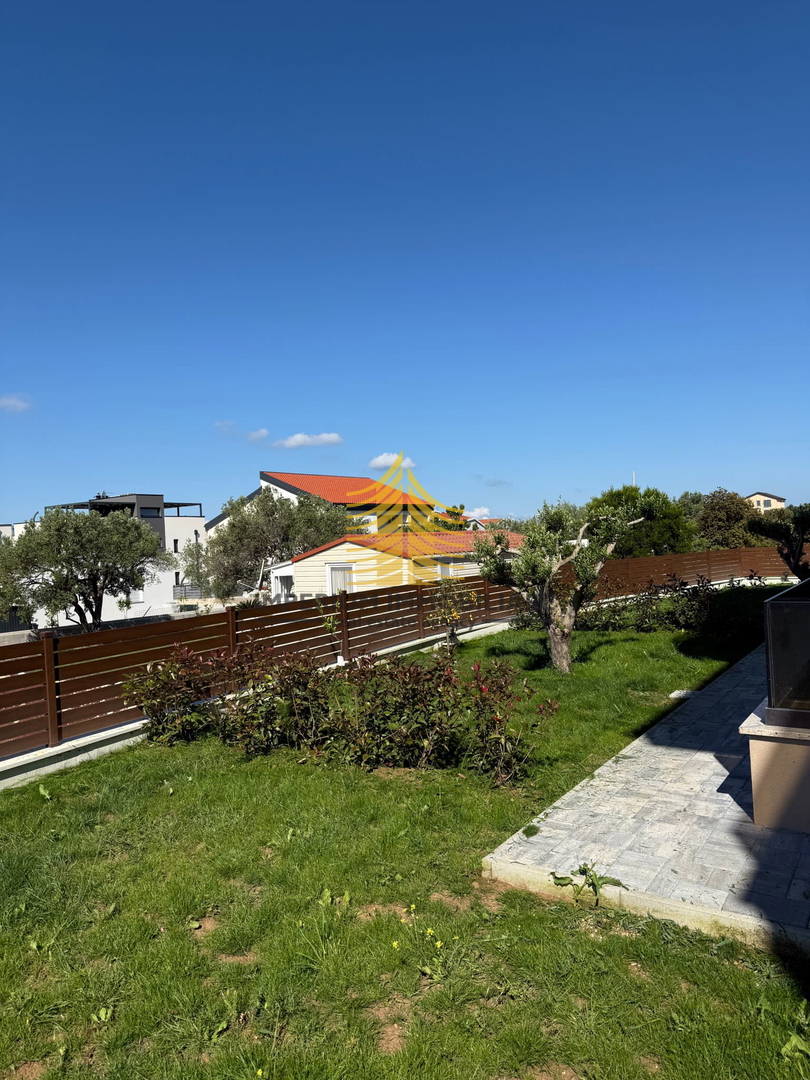 Appartamento, Vendita, Sveti Filip e Giacomo, Turanj, 100m2, 2,5 locali (2 camere + soggiorno)
