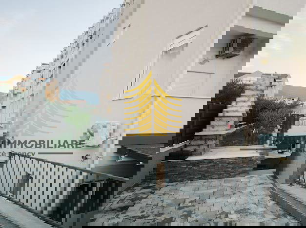 Appartamento, Vendita, Kaštel Novi, 90,36 m2, 2,5 locali (2 camere + soggiorno doppio)