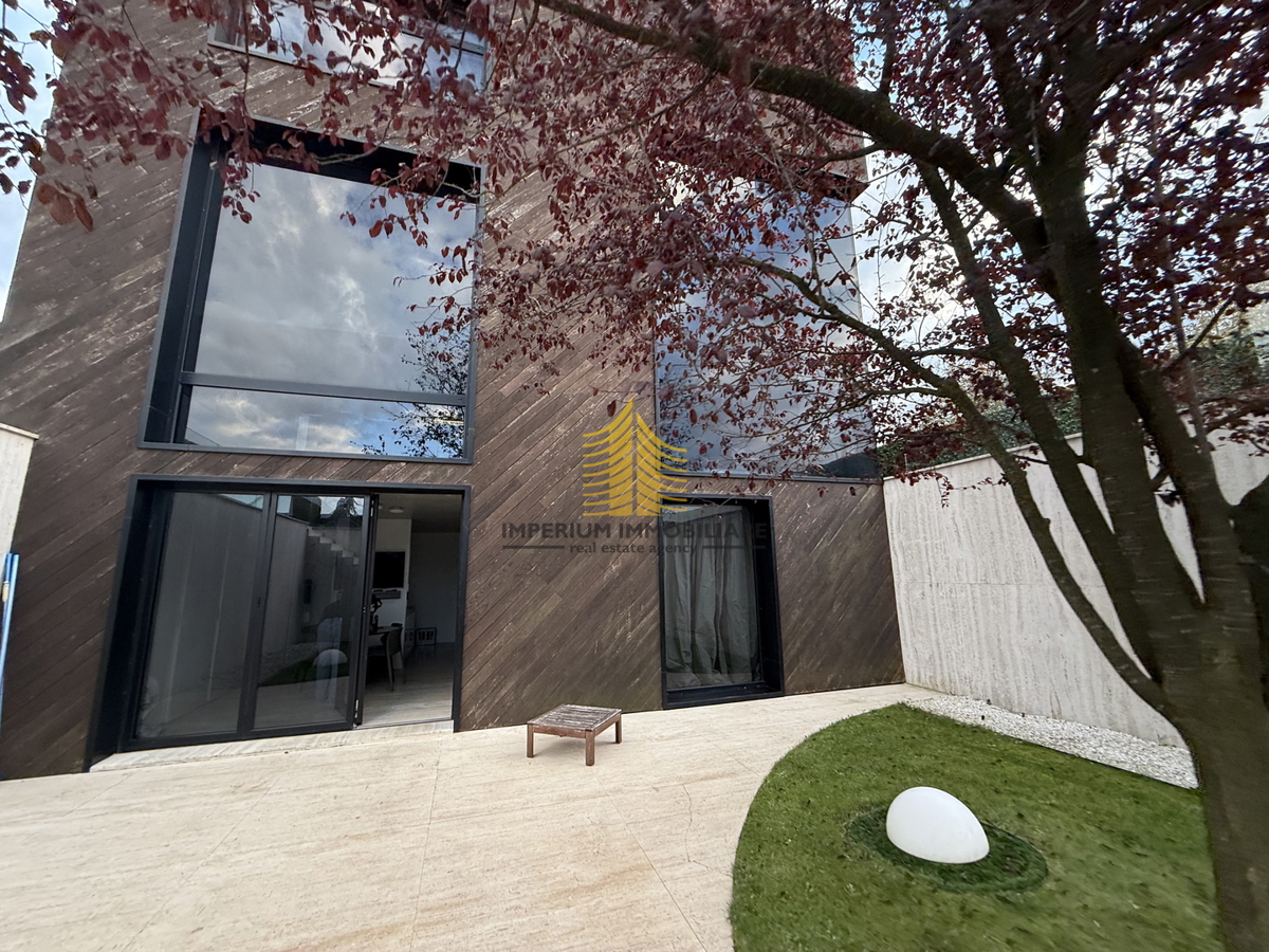 Casa, Vendita, Kloštar Ivanić, 275m2, Indipendente