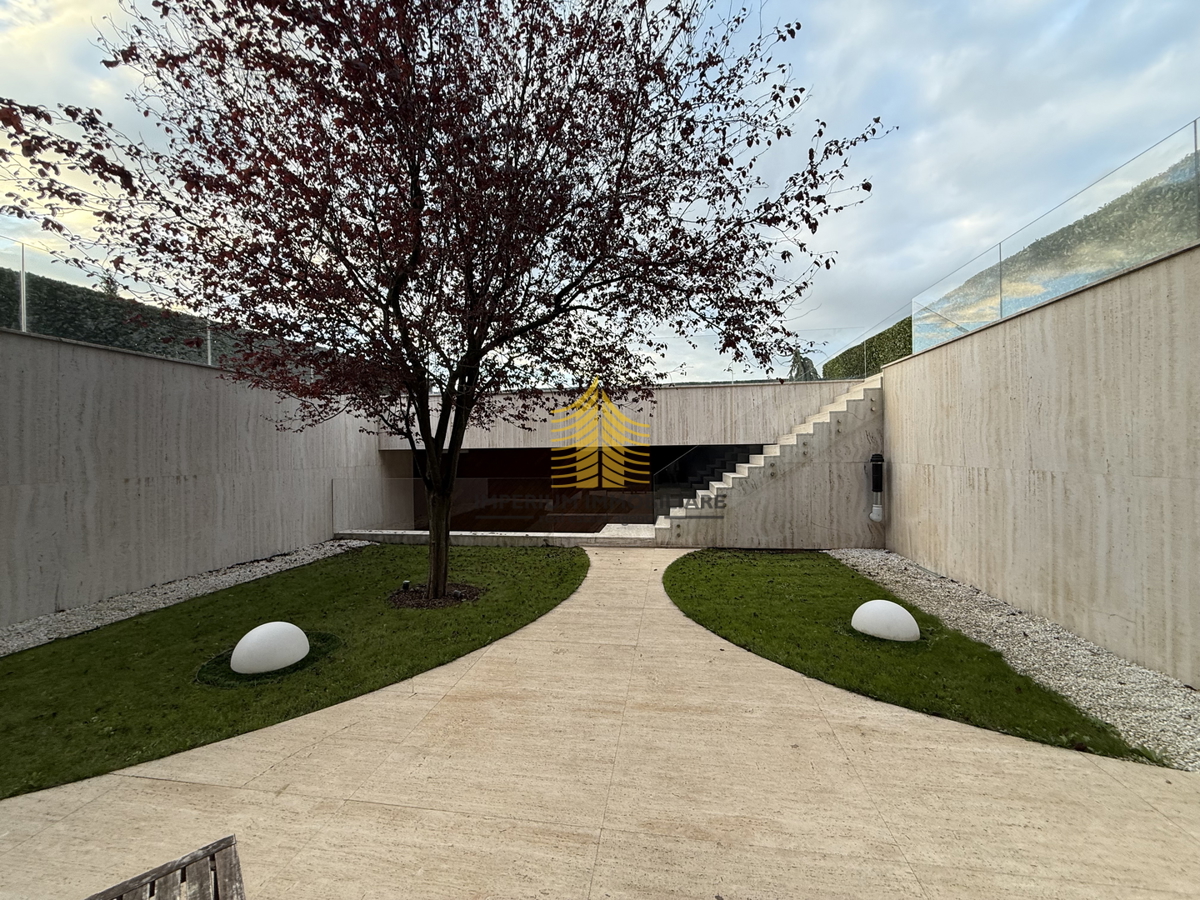 Casa, Vendita, Kloštar Ivanić, 275m2, Indipendente