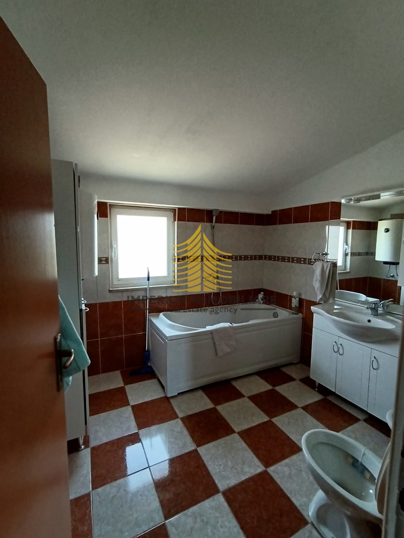 Appartamento, Vendita, Kaštel Štafilić, 112,86 m2, 3,5 locali (3 camere + soggiorno)