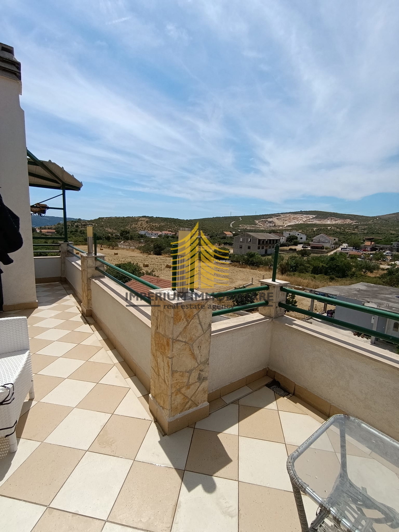 Appartamento, Vendita, Kaštel Štafilić, 112,86 m2, 3,5 locali (3 camere + soggiorno)