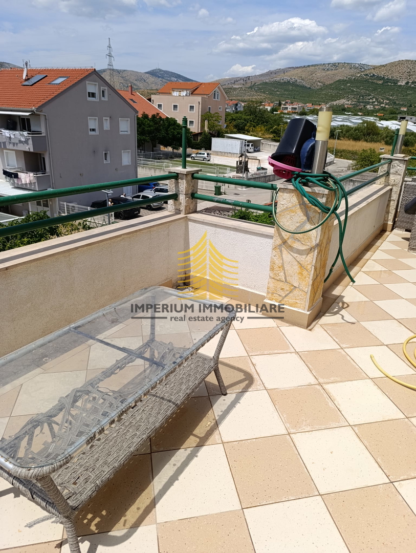 Appartamento, Vendita, Kaštel Štafilić, 112,86 m2, 3,5 locali (3 camere + soggiorno)