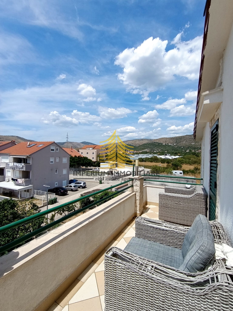 Appartamento, Vendita, Kaštel Štafilić, 112,86 m2, 3,5 locali (3 camere + soggiorno)