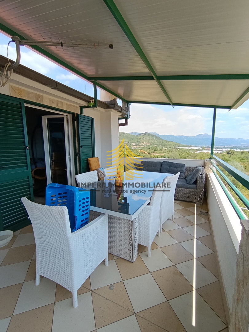 Appartamento, Vendita, Kaštel Štafilić, 112,86 m2, 3,5 locali (3 camere + soggiorno)